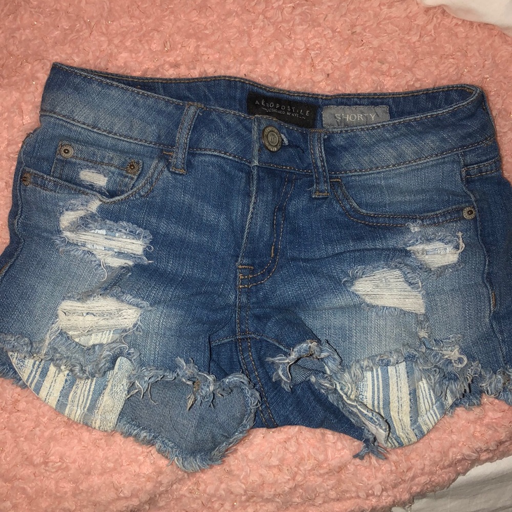 Aeropostale shorty jean shorts.